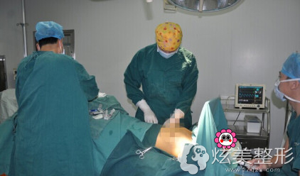 隆胸手术全程变性手术图片