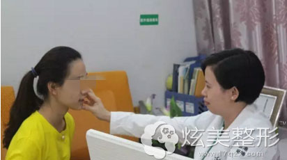 形象设计师鞠医生接见了解口腔情况 形象设计师鞠医生接见了解口腔情况