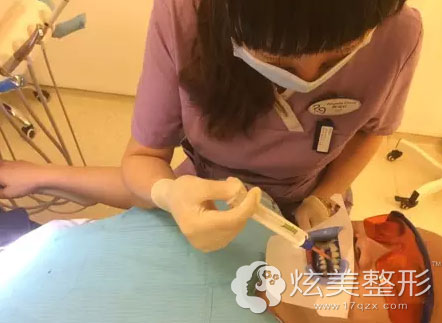 广州和睦家医生给我涂抹美白凝胶 广州和睦家医生给我涂抹美白凝胶