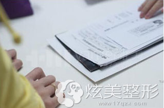 接受12项身体检查,确认血液、肝功能、心电图、B超等数值正常 接受12项身体检查,确认血液、肝功能、心电图、B超等数值正常