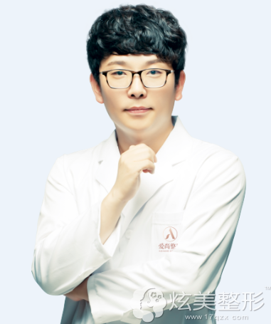 李冉医生2003年毕业于郑州大学,是河南省全日制整形美容专业正规班子