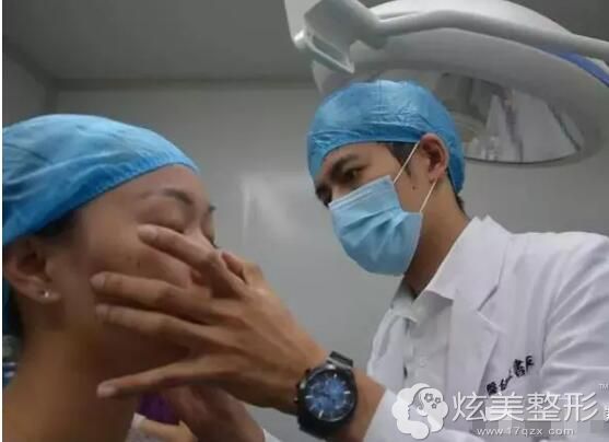 注射微整中的汪书平 注射微整中的汪书平