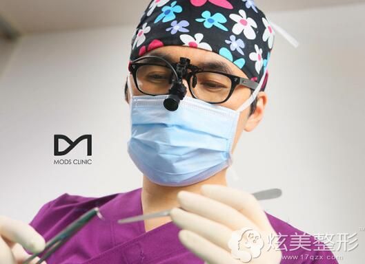 手术中的孙承用 手术中的孙承用