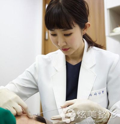 LeeYoung整形院长李娜贤做微整形手术 LeeYoung整形院长李娜贤做微整形手术