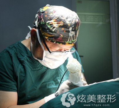赵进医生做毛发移植手术过程 赵进医生做毛发移植手术过程