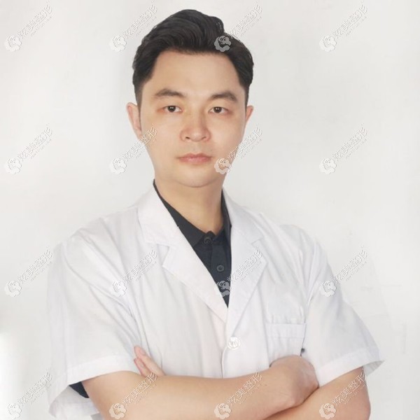 成都鼻祖整形医生刘俊