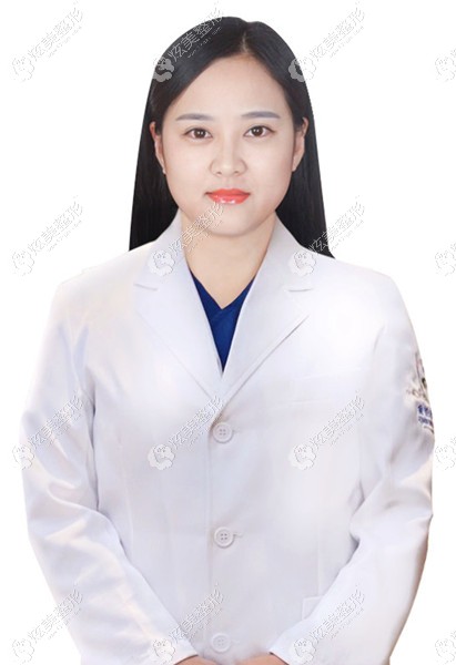 ���˽�����ǻ��ҽʦ�ڱ���